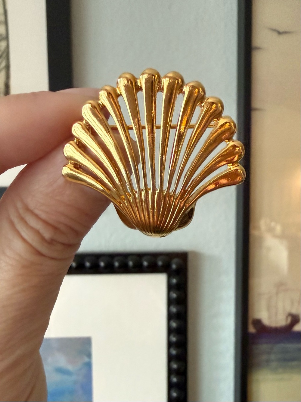 Vintage Anne Klein Gold Tone Shell Brooch Pin Scallop Seashell Coastal Beachy